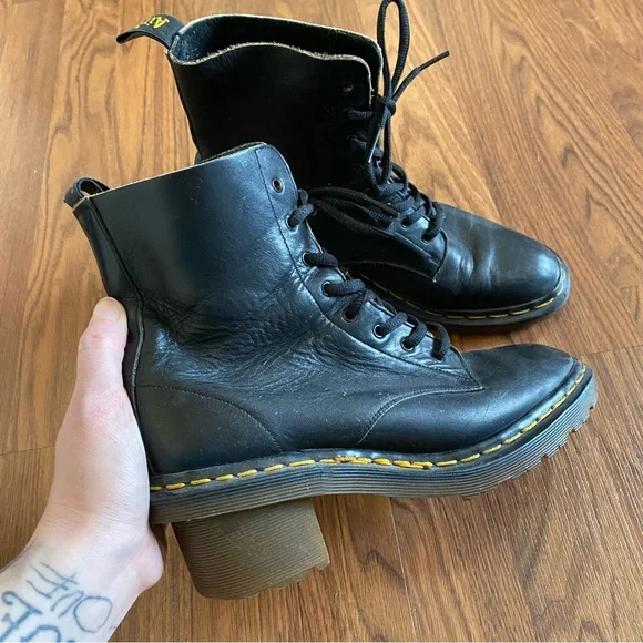 Vintage Dr Martens boots - Picture 2 of 11